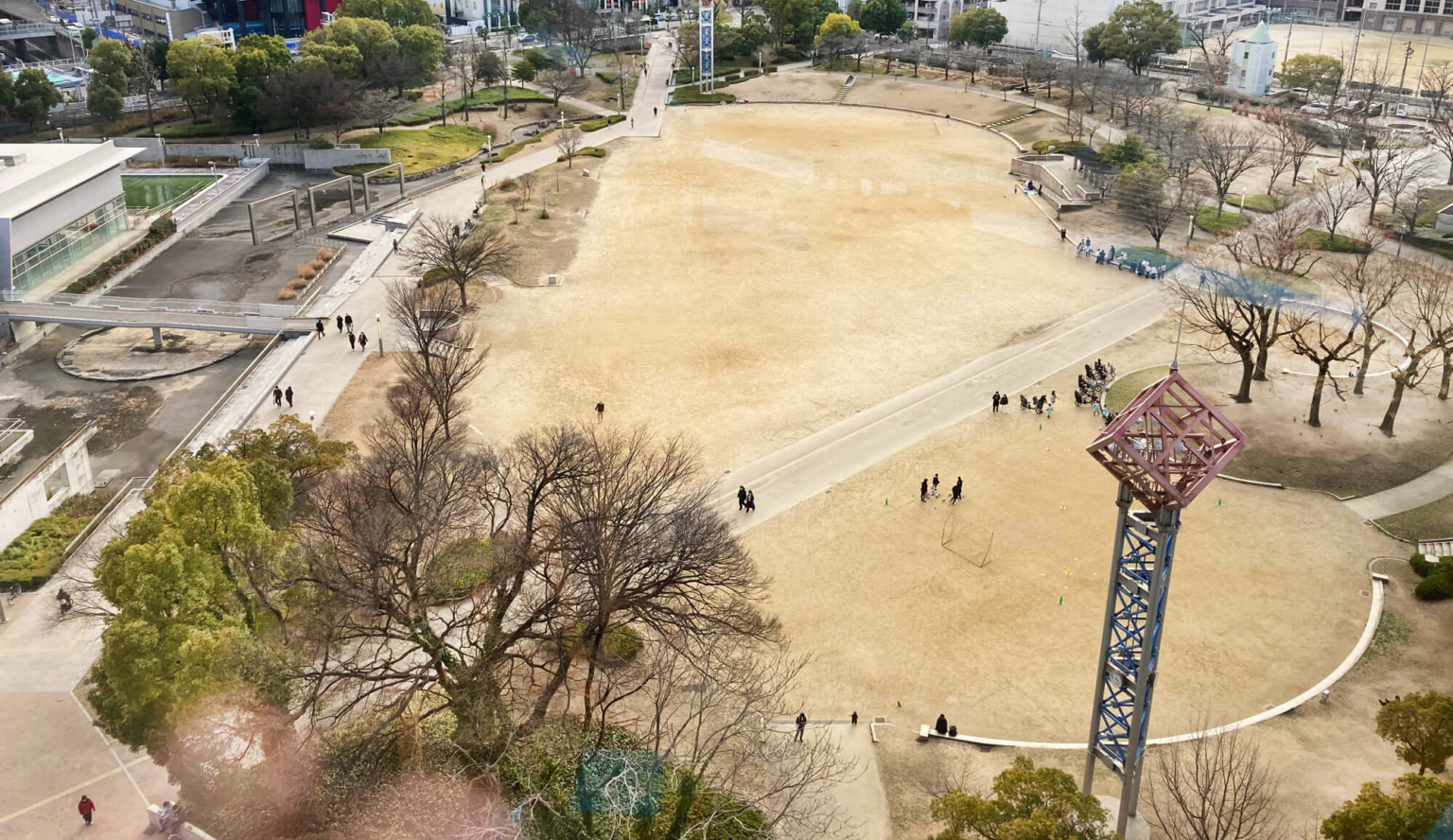 扇町公園 公式サイト 大阪の中心部・梅田から徒歩15分、大阪メトロ扇町駅すぐ。プールや大型遊具のある公園。